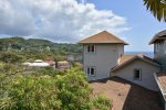 Caribbean Jewel, 4-bedroom hill top home with views in West Bay Roatan